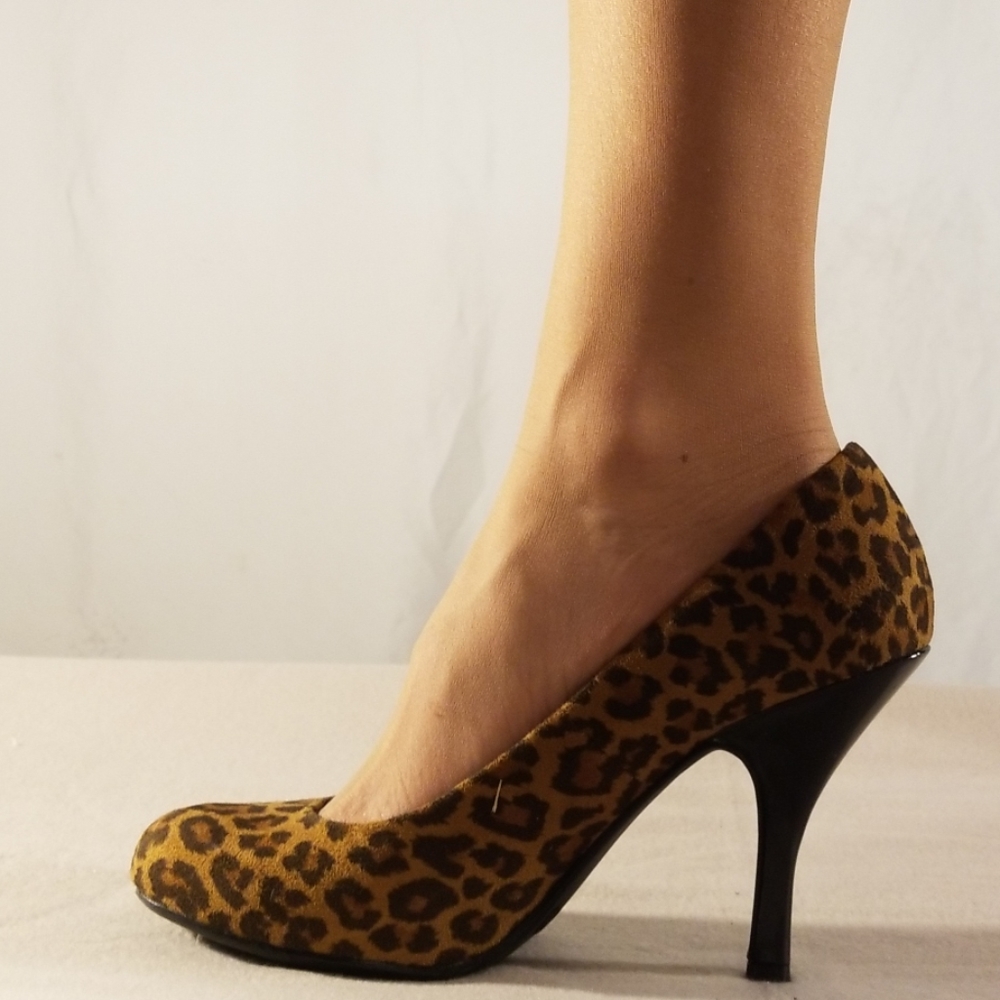 Brand New Chinese Laundry Leopard Print Pumps - Picture 2 of 6